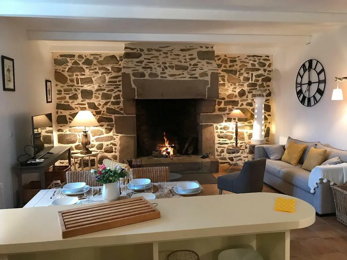 מלון Saint-Quay-Perros Manoir Des Petites Bretonnes 0*,  צרפת